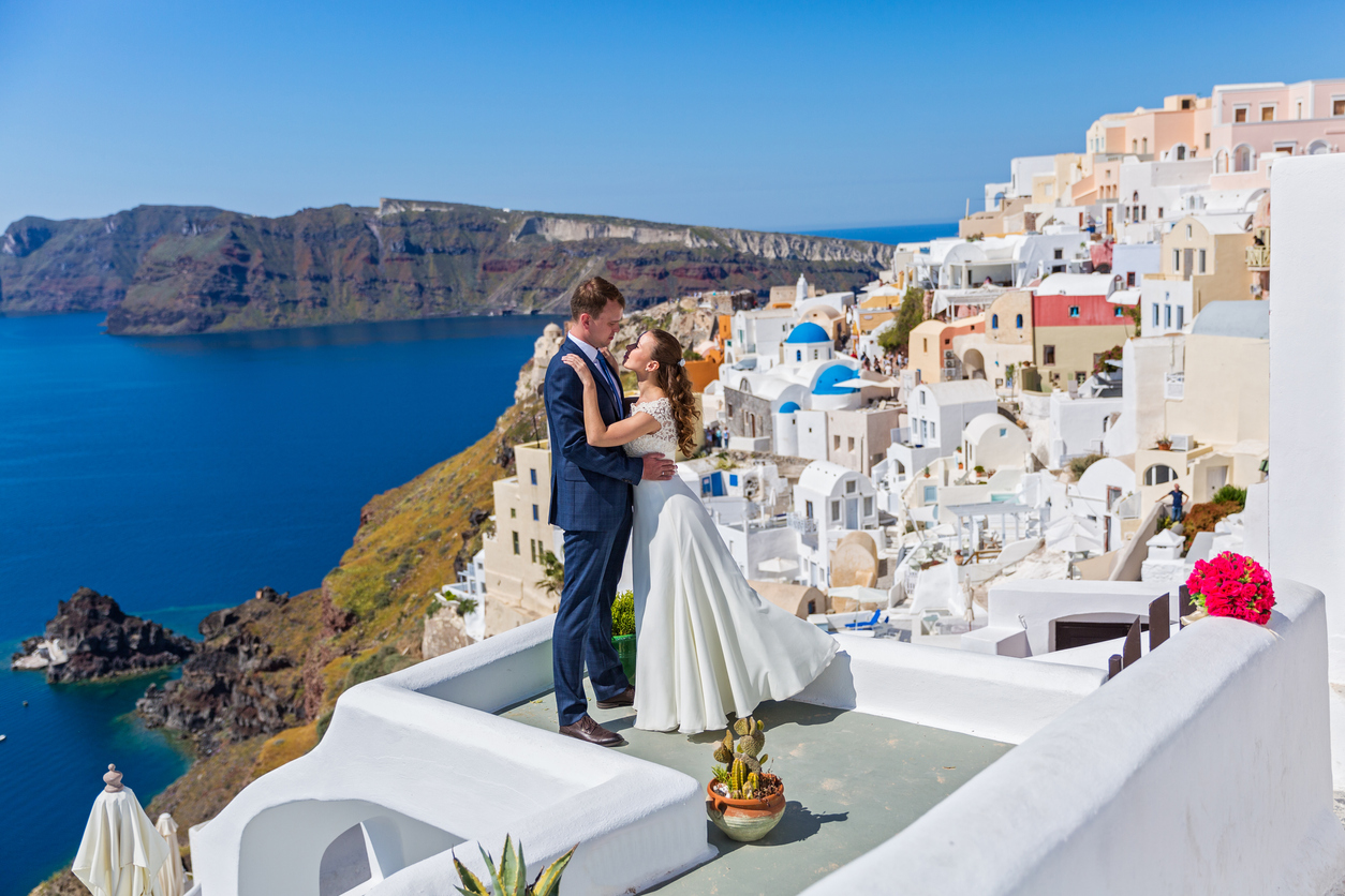 wedding couple with Santorini buildings in the backdrop